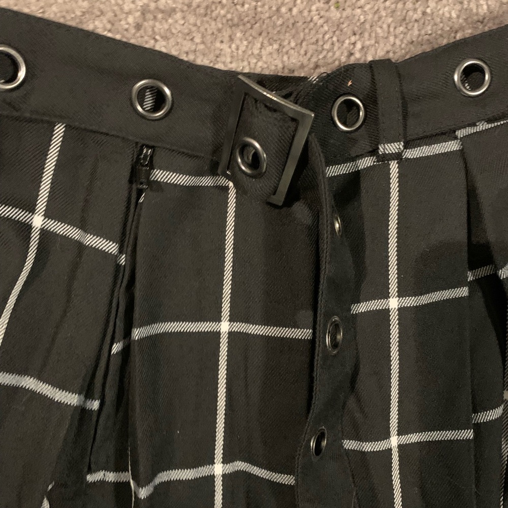 Y2K Hot Topic Plaid Pleated Mini Skirt Grommet Belt academia grunge collegiate - Picture 9 of 11